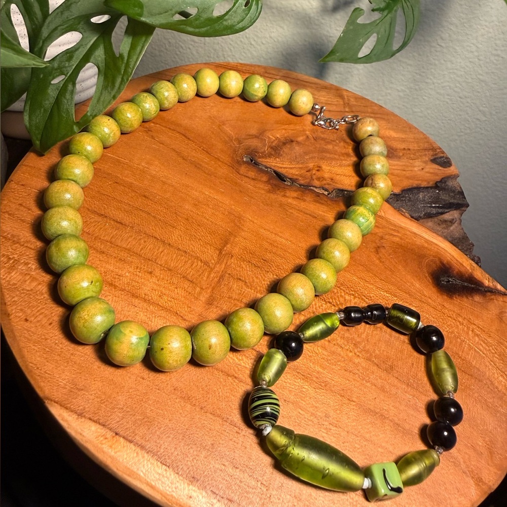 Vibrant Green Beaded Necklace and Bracelet Set